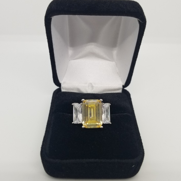 Canary ring sz 7 - Picture 1 of 2